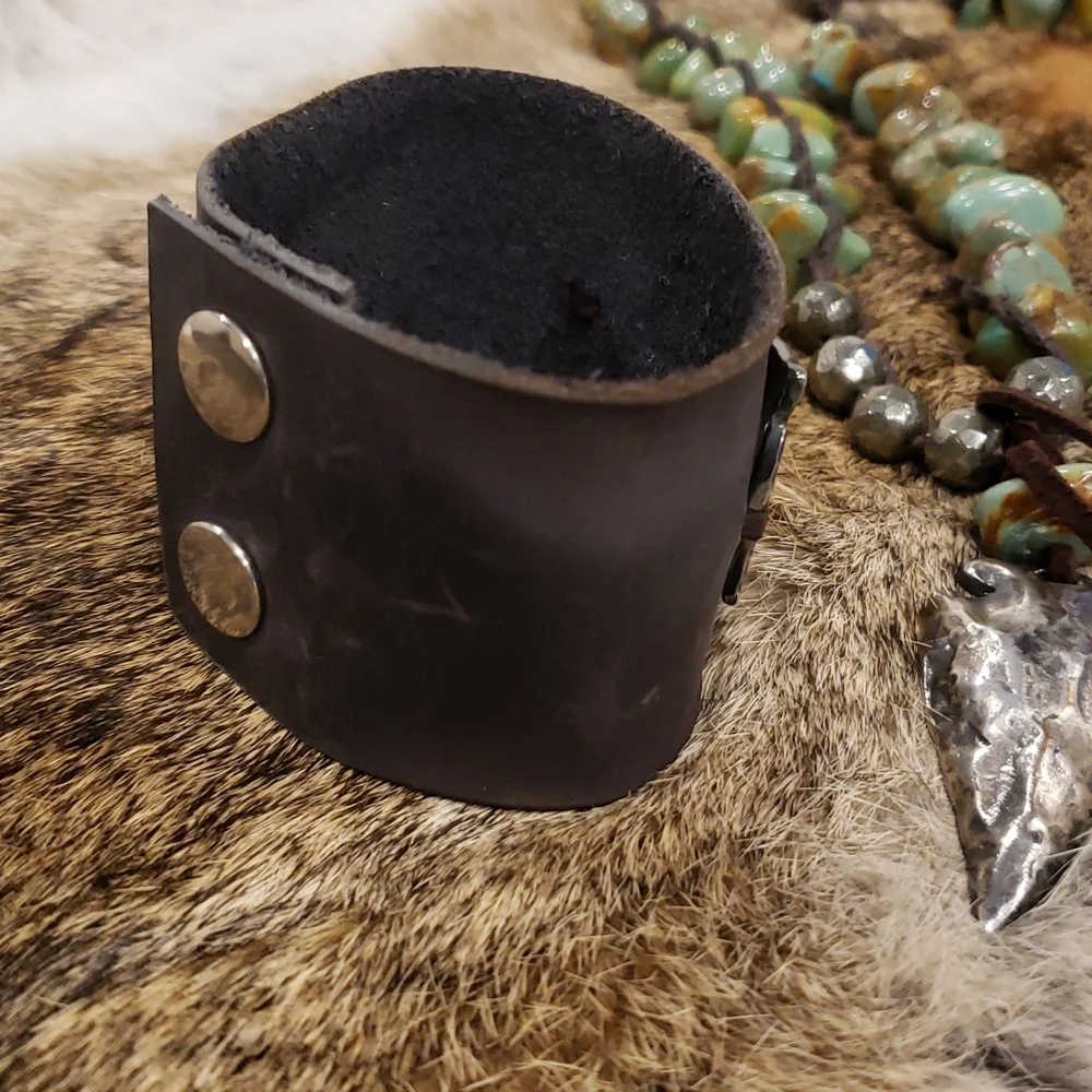 Leather Arrowhead Bracelet ๐ - Picture 5 of 8